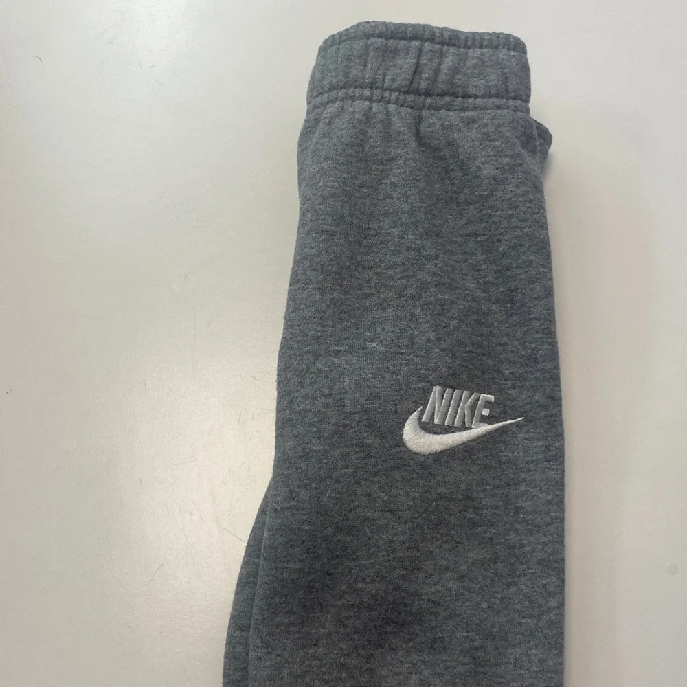 Nike Kids Charcoal Gray Sweatpants‎